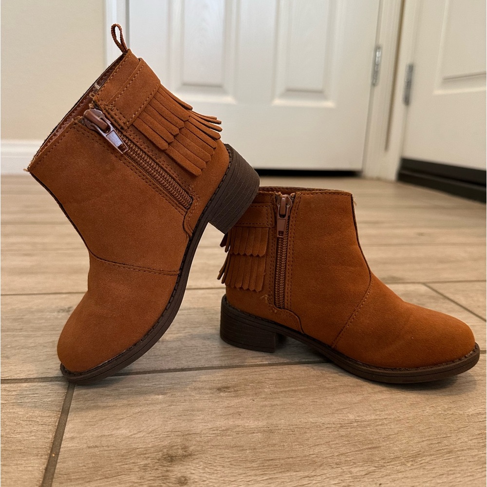 Oshkosh Kids Brown Suede Boot: Size 8